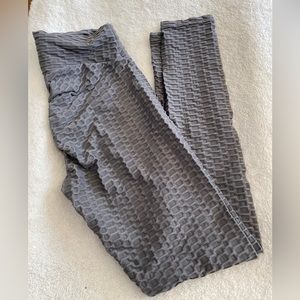 Those titktok famous scrunch butt leggings. Medium, washed not worn.